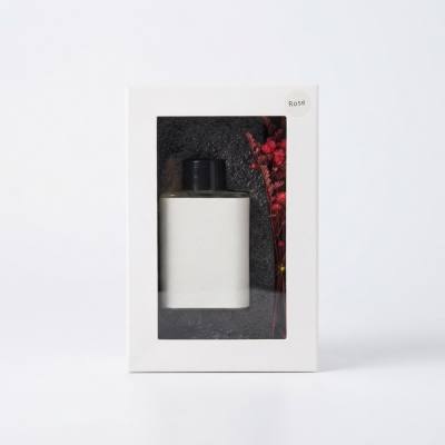 طقم موزع عطر برائحة الورد وقصبات النشر مع تغليف جلدي – موزع فاخر لعطور المنزل مزود بغصن زهور مجففة